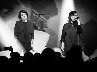 Tegan And Sara2-8 grain