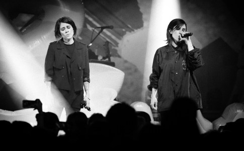 Tegan And Sara2-8 grain