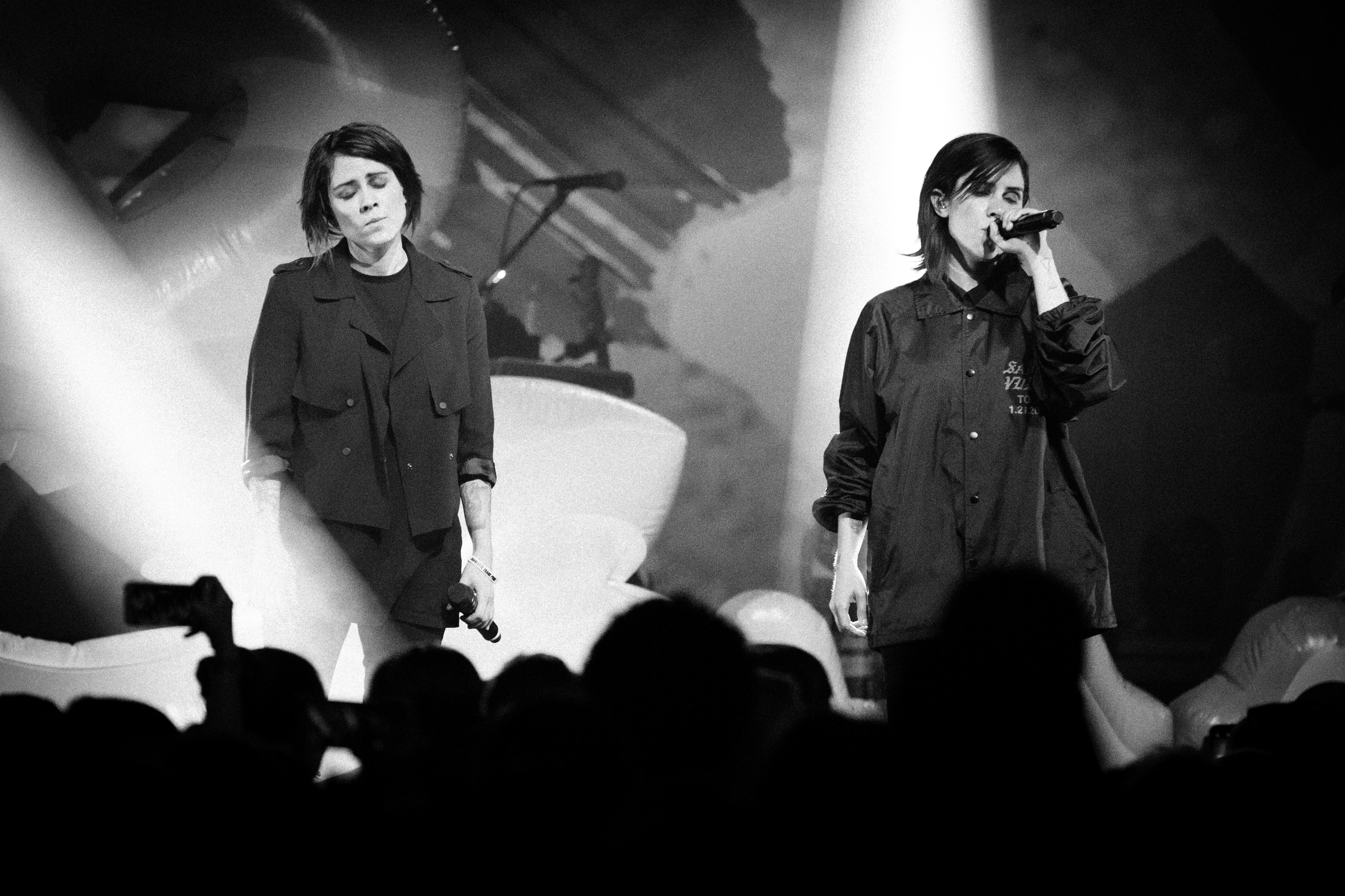 Tegan And Sara2-8 grain